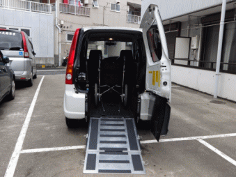 どこでもえあ介護タクシーの後部部分