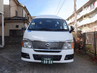 介護タクシー青い鳥の介護車両前面